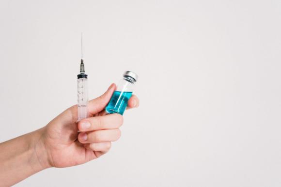 Vaccination des jeunes enfants : les sages-femmes bientôt autorisées