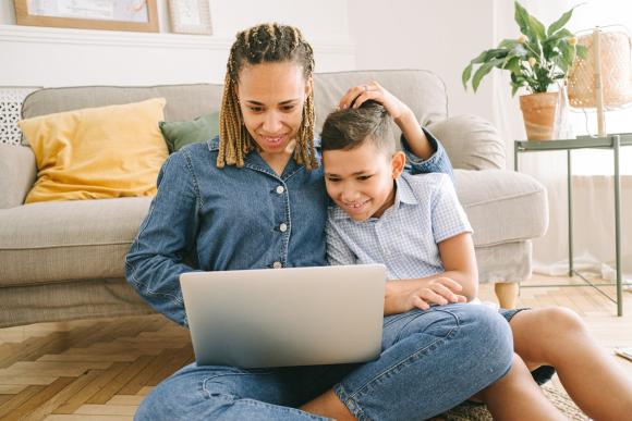 L'ONE lance « Parlons enfance », une grande enquête publique sur l'enfance et la parentalité