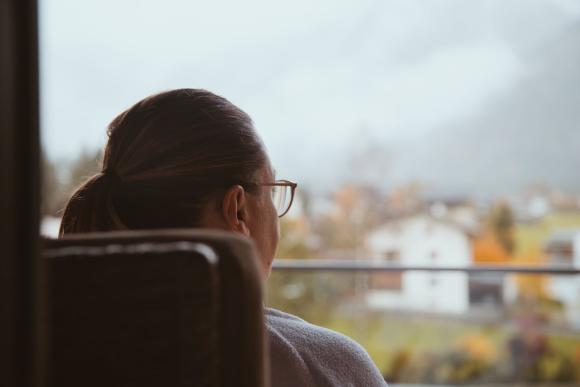 « Sans boulot : tous fraudeurs ? » : la vraie histoire de Jacqueline, racontée par un travailleur social