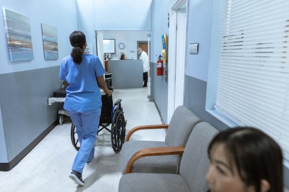 Comment vont les soignants ? Une enquête sur leur santé mentale