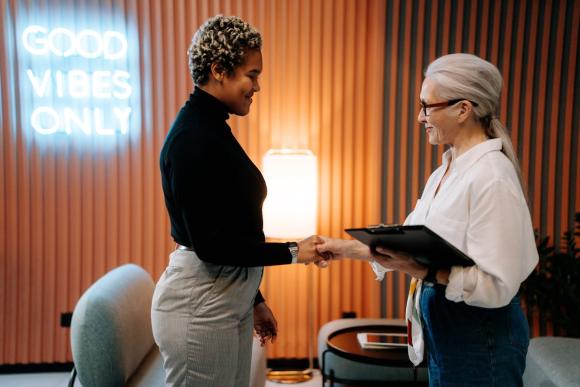 Quels conseils aux employeurs pour recruter plus facilement ?