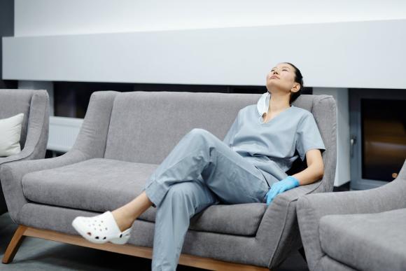 Secteur des soins de santé en crise : un soignant sur 4 envisage de quitter la profession