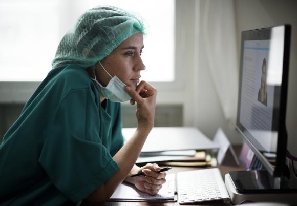 Obligation vaccinale&nbsp;: protection des patients vs pénurie aggravée de soignants