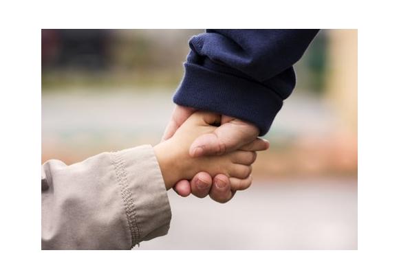 Familles d'accueil&nbsp;: ni statut légal, ni congés parentaux