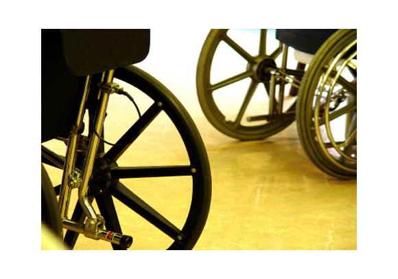 Livre noir des handicapés français : un gros pavé dans la marre !