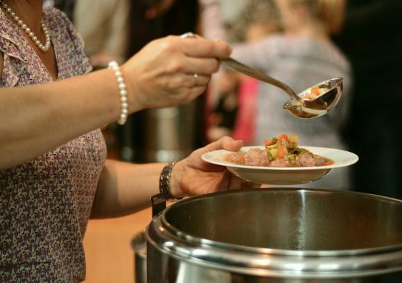 Votre ASBL peut-elle distribuer des repas aux migrants ?