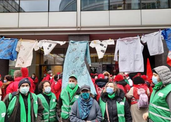 Rassemblement quotidien de soignants devant le cabinet Vandenbroucke