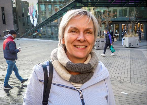 Femme engagée, l'infirmière sociale soigne les personnes sans-abri&nbsp;!