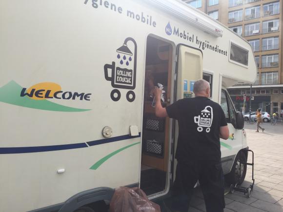 Rolling Douche et Bulle roulent pour l'hygiène des sans-abris (VIDEO)