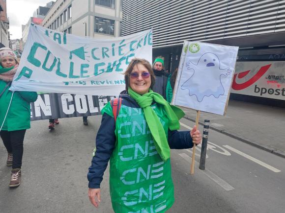 Manifestation du Non-Marchand&nbsp;: « Je suis là aujourd'hui parce que je suis fatiguée »