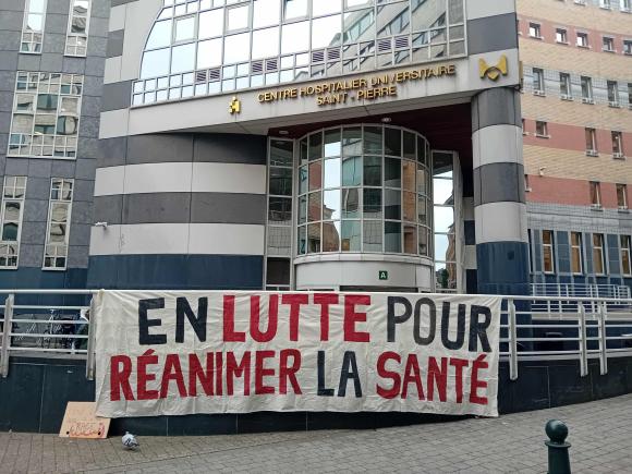 Grève&nbsp;: mobilisation massive de l'équipe de gynécologie-obstétrique du CHU Saint-Pierre