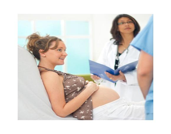 Réduction du séjour en maternité&nbsp;: les sages-femmes au feu&nbsp;?
